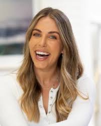 So. This is me right NOW. All version. And yet, my current Instagram  display picture is a more… how do you say… effervescent version of me? Of  course no photoshop but it's