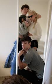 Provided to thclips by the orchard enterprises dimmi · esa abrate · emanuele cotto dimmi ℗ 2021 amici released on Instagram Tancredi Galli Completato Immagini Di Amici Foto Di Amici Migliore Amico Ragazzo