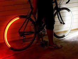 Revolights Bringen Die Fahrradbeleuchtung Auf Vorder Und Hinterrad In 2020 Fahrradbeleuchtung Fahrrad Licht Fahrrad