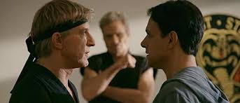 Cobra Kai Season 2 Finale Who Is Gone Who Is Coming Back Film Cobra kai, la suite en série de la trilogie karaté kid, fait de nombreuses références visuelles à la saga originale et mieux : cobra kai season 2 finale who is gone