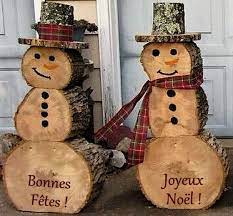 Vous avez une chaussette blanche qui se balade en solitaire? Faire Des Bonhommes De Neige En Bois Bonhomme De Neige En Bois Decoration Noel Exterieur Fabriquer Deco De Noel