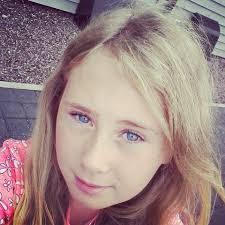 Amber Grinnell's Instagram, Twitter & Facebook