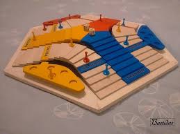 Uno normal y el otro excepcional, con las ilustraciones de una pluma y una corona en dos de sus caras. 25 Ideas De Parques 3d Parques Juegos De Parques Juegos De Mesa