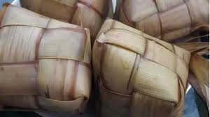 Metode ini sama denga lontong beras bungkus daun pisang. Ketupat Metode 5 30 7 3 Cara Membuat Ketupat Lebaran Lembut Dan Tidak Cepat Basi Ini Resepnya Immhatta