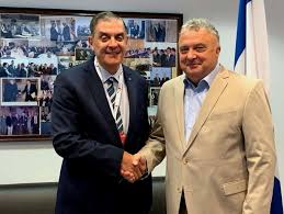 Romani rose — aus wikipedia, der freien enzyklopädie. Botschafter Jeremy Issacharoff Und Romani Rose Trafen Sich In Berlin Sorge Wegen Zunehmend Gewaltbereitem Antisemitismus Und Antiziganismus Zentralrat Deutscher Sinti Und Roma