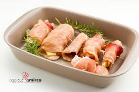 Sistema una fetta di speck sopra il petto di pollo e poi una di provola affumicata. Involtini Di Pollo Ripieni Con Speck E Formaggio Oggi Cucina Mirco