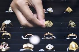 Harga kalung emas 1 gram di toko semar. Cara Mengetahui Kandungan Kemurnian Emas Dari Jumlah Karatnya Halaman All Kompas Com