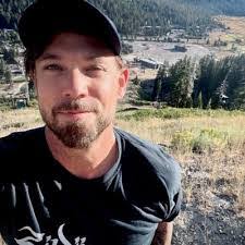 Lauren Haugh's Instagram, Twitter & Facebook