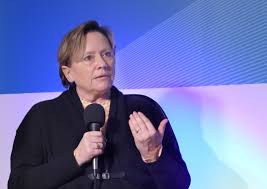 Fernsehdebatten zur landtagswahl 2021am 1. Zvw Wahlstudio Zur Landtagswahl Cdu Spitzenkandidatin Susanne Eisenmann Uber Schnelle Schuloffnungen Fur Alle Klassen Und Was Sie An Winfried Kretschmann Schatzt Rems Murr Kreis Zeitungsverlag Waiblingen