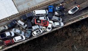 كيفيه التعامل مع دواسة البنزين والفرامل. Ø´Ø§Ù‡Ø¯ Ø³Ø¹ÙˆØ¯ÙŠØ© ØªØµØ¯Ù… Ù…Ø¬Ù…ÙˆØ¹Ø© Ø£Ø´Ø®Ø§Øµ Ø¨Ø³ÙŠØ§Ø±ØªÙ‡Ø§ Ø¨Ø³Ø¨Ø¨ Ø¶ØºØ·Ù‡Ø§ Ø¹Ù„Ù‰ Ø§Ù„Ø¨Ù†Ø²ÙŠÙ† Ø¨Ø¯Ù„Ø§ Ù…Ù† Ø§Ù„ÙØ±Ø§Ù…Ù„ Ø¯Ù†ÙŠØ§ Ø§Ù„ÙˆØ·Ù†