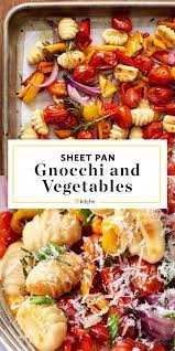 This Simple Easy Gnocchi And Veggies Recipe Is The Sheet Pan Meal For Quick Wee Sheet Pan Recipes Veggie Recipes Gnocchi Recipes