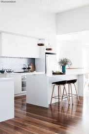 En Photos Les Plus Belles Cuisines Blanches Photo Cuisine Blanc Deco Decoration Amenager Amenagem Cuisine Design Moderne Cuisines Design Belle Cuisine