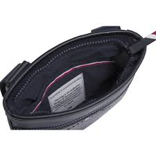 Marques de luxe et pièces tendances, retrouvez des milliers d'articles sur la mode homme tommy hilfiger sur galerieslafayette.com ! Sac Bandouliere Homme Tommy Hilfiger Logo Tommy Hilfiger Maroquinerie Pochette Sacoche Homme