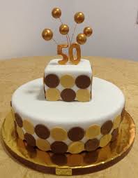 Moderno Bizcocho De Cumpleaños Para Hombre Torta De Cumpleanos Para Hombre En Color Marron Y Dorado Tortas Pastel De Cumpleanos Tortas De 50 Anos