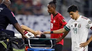 Luego de superar las horas críticas, el delantero de la selección de méxico, hirving 'chucky' lozano, grabó un video donde apareció acompañado por ana obregón, su esposa, para dar las. Fngogx6olu Fmm