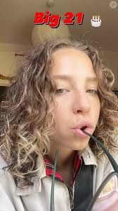 Emma de Caunes et Sinclair : Leur fille Nina a 21 ans, tendre image et  ressemblance saisissante : Le diaporama