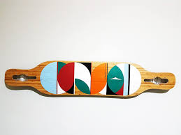 Trucks de skateboards accrochés au mur, en guise de patère diy. Deck Dock Lot De 2 Systemes De Fixation Murale Pour Skateboard Amazon Fr Cuisine Maison