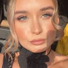 Shannon Costanzo's Instagram, Twitter & Facebook