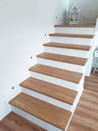Limon 3 marches pour escalier de jardin en bois autoclave classe 4. Escalier Quart Tournant Beton Avec Marche En Bois Marches En Bois Amenagement Escalier Beton En Bois