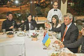 Martorii oculari au văzut că răzvan a coborât de la volan. Nepoata Lui Mircea Lucescu A Schimbat DouÄƒ Rochii La NuntÄƒ Exclusiv Click Mobile