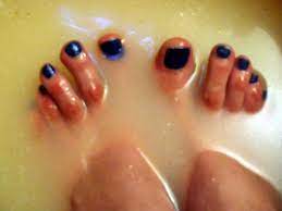 Ce gel est un remède ayant des propriétés de refroidissement et de guérison qui réduisent la chaleur. Remede De Grand Mere Pour Soigner Les Ampoules De Pieds Astuces De Grand Mere Soigner Une Ampoule Comment Soigner Une Ampoule Remede De Grand Mere