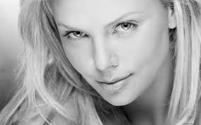 Black Actors In Their 30s 2020 Women We Love In Their 30s Beautiful In Black And White Mythirtyspot In 2020 Woman Face Charlize Theron Beauty Hacks
