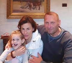 Adina alberts despre schimbari sau corectii in infatisarea dumneavoastra. My Husband Tried To Catch Coronavirus So I Moved Out Cgtn