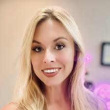 Mackenzie Burks's Instagram, Twitter & Facebook