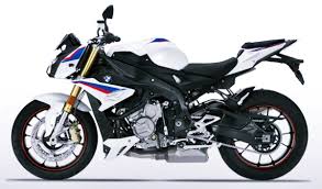 Led technology as a standard feature and the iconic design of the position lights gives the rr that unmistakable bmw look. 2022 Bmw S 1000 R Review Specs Price Bmw Usa