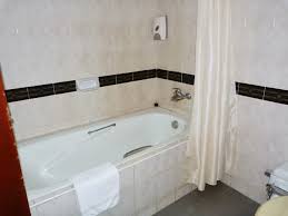 Tempat tidur yang nyaman juga menjadikan beragam kegiatan di kamar tidur seperti membaca buku, bersantai, bekerja, mendengarkan music atau belajar menjadi lebih menyenangkan oleh karena itu kita tidak boleh sembarang dalam memilih tempat tidur. Baru 34 Hargabathtub Talang Galvalum