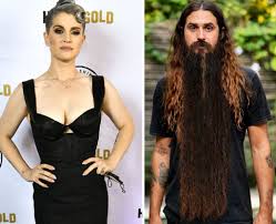 Kelly osbourne (born 27.10.1984) is an english singer, actress and tv personality who was brought to public attention when her family starred in the tv reality show the osbournes. Papa Komplex Kelly Osbourne Datet Einen Ozzy Doppelganger Promiflash De
