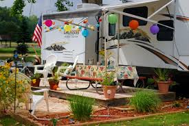 Lakefront Seasonal Rv Site Landscaping With Portable Wood Decking Rv Decor Easy Landscaping Diy Rv Camping