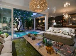 A Little Too Modern For Us But Really Like The Way The Inside Space And Outside Space Blend Into One Another Beautiful Living Rooms Dream House Exterior House