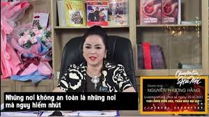Em góp ý anh chị youtube, cắt khúc nào đưa em lên đưa khúc nào cho em đẹp chút, có những khúc em đẹp vậy mà cắt lên, trên mạng dù đã có tuổi nhưng nhan sắc bà phương hằng phải nói là rất sắc sảo, mặn mà. 4quzxegkfifowm