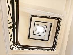 Il s'agit de peindre un escalier en bois actuellement brut ou presque (mise au propre de la surface à réaliser au préalable). Renovation D Une Cage D Escalier Prix Moyen Pour Repeindre Une Cage D Escaliers Devispeinture Org
