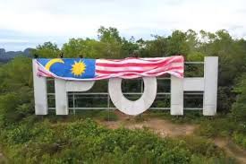 Malah, tanpa bantuan aplikasi navigasi seperti waze atau google maps, kehadiran papan tanda memang dapat membantu kita untuk sampai ke sesuatu destinasi. Papan Tanda Ipoh Diceroboh Lagi