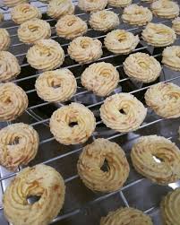 Siapkan bahan, dalam wadah, masukkan kolang kaling dan sagu mutiara. Resep Sagu Keju Super Enak Dan Nikmat