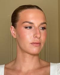 Dear Holland Makeup Artist...