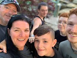 Melissa Eakins's Instagram, Twitter & Facebook