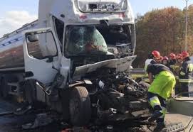 Romualda mielczarskiego w katowicach w roku szkolnym 2020/2021: Wypadek Na Autostradzie A4 Zderzyly Sie Ciezarowki Trwa Akcja Ratunkowa Sa Ranni Autostrada Katowice Wroclaw Zablokowana Dziennik Zachodni