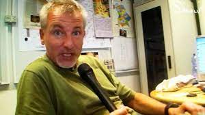 Er verglich die gruppe mit dem coronavirus, sie sei wie „irgendein scheiß virus, wogegen es hoffentlich. Bayern3 Kultmoderator Matthias Matuschke Matuschik Empfiehlt Sinnflut 2009 Youtube