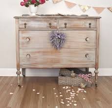 Quelques conseils pour peindre correctement : Patiner Un Meuble En Bois Les Techniques De Diy Faire Vieillir