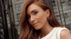 Erika Fox's Instagram, Twitter & Facebook