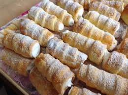Schaumrollen Mit Italienischer Eischneefullung Top Rezepte De Rezept Rezepte Blatterteig Suss Sussgeback