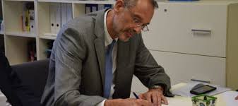 Ein neuer kanzler soll die wacklige koalition mit den grünen retten. Zwi Perez Chajes Schule Bundesminister Univ Prof Dr Heinz Fassmann Zu Besuch