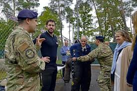 Einfach spaß haben und über die geilste band der. American Actors Tour Ramstein Air Base Kaiserslautern American