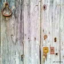 Si Spiavano Entrambi Dal Buco Della Serratura E Finalmente Si Videro Negli Occhi C Ferrario Ancient History Door Porta Texture Santag Fotografo Style