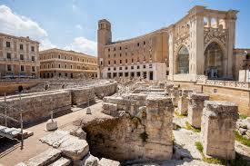Lecce (aus dem lateinischen lupiae) ist eine stadt auf der halbinsel salento in apulien in italien. Romisches Amphitheater Von Lecce Italien Stockbild Bild Von Geschichte Antike 72261345