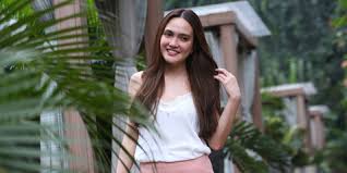 Cerita shandy aulia yang baru saja selesai syuting film terbaru. Shandy Aulia Pegang Naskah Eiffel I M In Love 2 Siap Syuting Kapanlagi Com