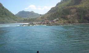 Di sini terdapat mata air tawar bernama tirtha pakuluh, yang airnya. Biaya Tiket Masuk Pantai Karang Bolong Kebumen Misteri Asal Usul Lokasi Wisata Jejakpiknik Com